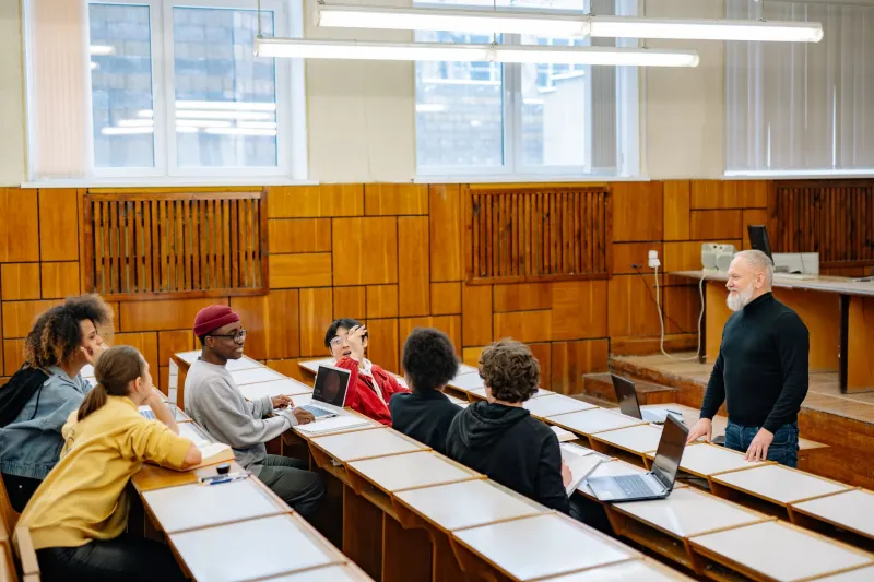 Graduating Without the Argument: Are British Universities Failing to Teach Students How to Think Against Themselves?